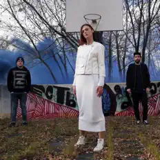 Ακούστε περιεχόμενο από BANANA SPLIT, παρακολουθήστε μουσικά βίντεο, διαβάστε το βιογραφικό, δείτε ημερομηνίες περιοδείας, και πολλά ακόμη!