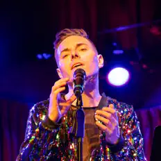 Travis Moserを聴いたり、ミュージックビデオを鑑賞したり、経歴やツアー日程などを確認したりしましょう！
