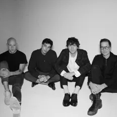 Human Love सुनें, म्यूज़िक वीडियो देखें, बायो पढ़ें, दौरे की तारीखें और बहुत कुछ देखें!