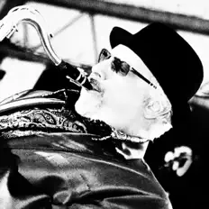 Doug Lawrence: песни, клипы, биография, даты выступлений и многое другое.