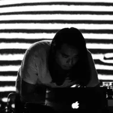 ngtkntr을(를) 듣고, 뮤직 비디오를 보고, 약력을 읽고, 투어 일정 등을 확인하세요!