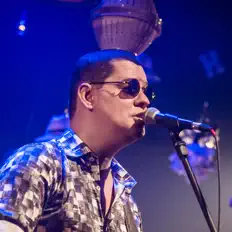 Listen to Emerson Leal, watch music videos, read bio, see tour dates & more!