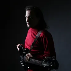 Armin Morshedを聴いたり、ミュージックビデオを鑑賞したり、経歴やツアー日程などを確認したりしましょう！