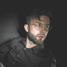 Escucha a Ersan, mira videos musicales, lee su biografía, consulta las fechas de las gira y más.