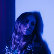 Dengarkan Gillian Heidi, tonton video musik, baca bio, lihat tanggal tur & lainnya!
