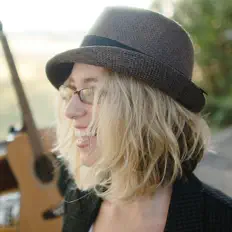 收听 Michelle Hemmer、观看音乐视频、阅读小传、查看巡演日期等 ！