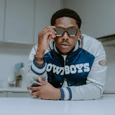 Dengarkan Esdee, tonton video musik, baca bio, lihat tanggal tur & lainnya!