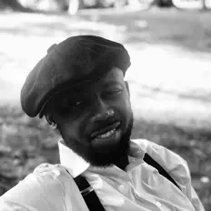 Kelechi Christianを聴いたり、ミュージックビデオを鑑賞したり、経歴やツアー日程などを確認したりしましょう！