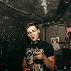 聆聽 NEON KID、觀看音樂影片、閱讀小傳、查看巡演日期等！