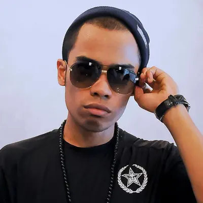 Listen to Waris, watch music videos, read bio, see tour dates & more!