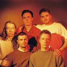 聆聽 Margot、觀看音樂影片、閱讀小傳、查看巡演日期等！