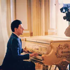 聆聽 Malan Breton、觀看音樂影片、閱讀小傳、查看巡演日期等！