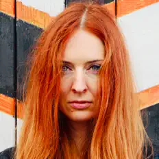 Luister naar The FireFox, bekijk muziekvideo's, lees de bio, bekijk de tourdata, en meer!