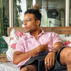 YSV Stan सुनें, म्यूज़िक वीडियो देखें, बायो पढ़ें, दौरे की तारीखें और बहुत कुछ देखें!