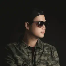 收听 Jenil、观看音乐视频、阅读小传、查看巡演日期等 ！