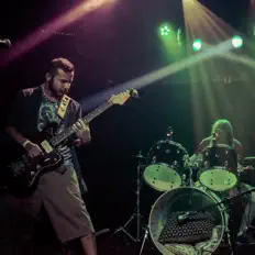 Luister naar The Cosmic Highway, bekijk muziekvideo's, lees de bio, bekijk de tourdata, en meer!