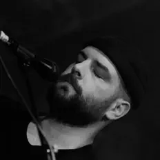 Taro dinle, müzik videolarını izle, biyografisini oku, tur tarihlerini ve daha fazlasını gör!