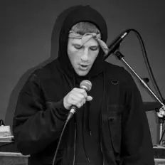 Young Downsを聴いたり、ミュージックビデオを鑑賞したり、経歴やツアー日程などを確認したりしましょう！