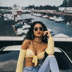 KAM सुनें, म्यूज़िक वीडियो देखें, बायो पढ़ें, दौरे की तारीखें और बहुत कुछ देखें!