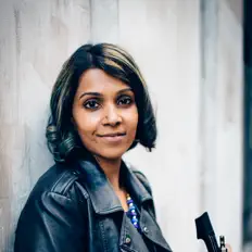 Riniを聴いたり、ミュージックビデオを鑑賞したり、経歴やツアー日程などを確認したりしましょう！