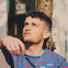 Dengarkan Henry Jones, tonton video musik, baca bio, lihat tanggal tur & lainnya!