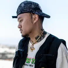 iLL Chrisを聴いたり、ミュージックビデオを鑑賞したり、経歴やツアー日程などを確認したりしましょう！
