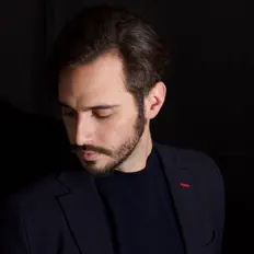 Elar dinle, müzik videolarını izle, biyografisini oku, tur tarihlerini ve daha fazlasını gör!