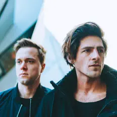 收听 Holiday Tears、观看音乐视频、阅读小传、查看巡演日期等 ！