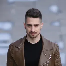 Kradinovを聴いたり、ミュージックビデオを鑑賞したり、経歴やツアー日程などを確認したりしましょう！