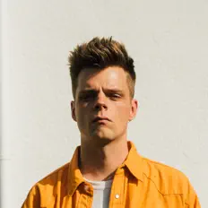 Hör dir TRAUDES an, schau dir Musikvideos an, lies die Biografie, finde Tourdaten und mehr!