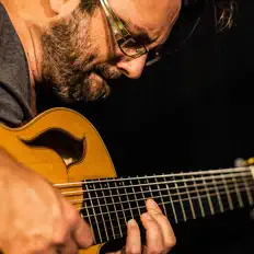 Thomas Carbouを聴いたり、ミュージックビデオを鑑賞したり、経歴やツアー日程などを確認したりしましょう！