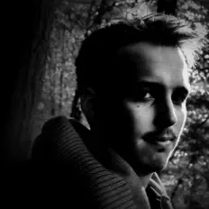 Poslechněte si interpreta Fragile Tom, sledujte hudební videa, přečtěte si životopis, podívejte se na data turné a další informace.