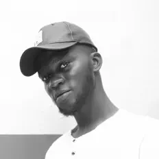 Posłuchaj wykonawcy Tos, obejrzyj teledyski, przeczytaj biografię, zobacz daty tras koncertowych i nie tylko!