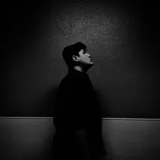 Écoutez Ezera, regardez des vidéoclips, lisez la biographie, consultez les dates de tournée et plus encore !