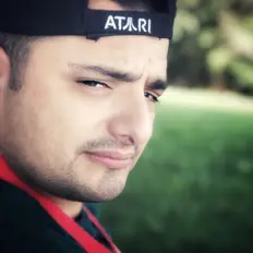 DJ Nassarを聴いたり、ミュージックビデオを鑑賞したり、経歴やツアー日程などを確認したりしましょう！