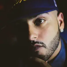 Brandon Santino सुनें, म्यूज़िक वीडियो देखें, बायो पढ़ें, दौरे की तारीखें और बहुत कुछ देखें!