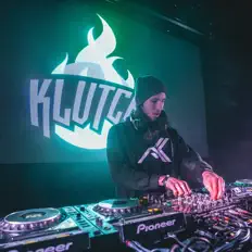 聆聽 Klutch、觀看音樂影片、閱讀小傳、查看巡演日期等！