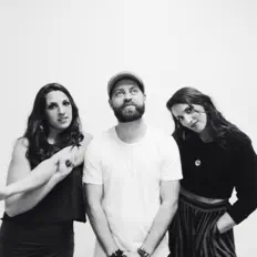 Magda Meringue dinle, müzik videolarını izle, biyografisini oku, tur tarihlerini ve daha fazlasını gör!