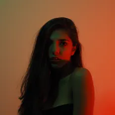 Yassi Vを聴いたり、ミュージックビデオを鑑賞したり、経歴やツアー日程などを確認したりしましょう！