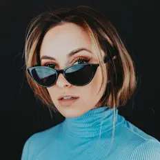 聆聽 Madeleine Rae、觀看音樂影片、閱讀小傳、查看巡演日期等！