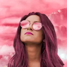Hör dir Amanda Victoria an, schau dir Musikvideos an, lies die Biografie, finde Tourdaten und mehr!