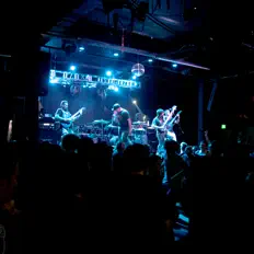 Twelve Gauge Faceliftを聴いたり、ミュージックビデオを鑑賞したり、経歴やツアー日程などを確認したりしましょう！