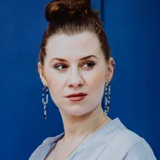 聆聽 Gwen、觀看音樂影片、閱讀小傳、查看巡演日期等！