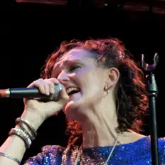 Red Seaを聴いたり、ミュージックビデオを鑑賞したり、経歴やツアー日程などを確認したりしましょう！