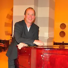 收听 Hans-Joachim Schneider、观看音乐视频、阅读小传、查看巡演日期等 ！