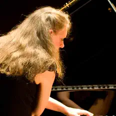 Rebecca Oswald을(를) 듣고, 뮤직 비디오를 보고, 약력을 읽고, 투어 일정 등을 확인하세요!