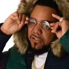 C Lo Swaggish Clayを聴いたり、ミュージックビデオを鑑賞したり、経歴やツアー日程などを確認したりしましょう！