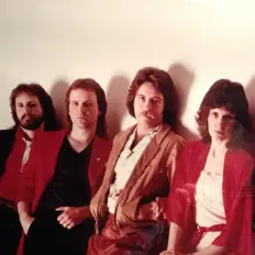 Escucha a September, mira videos musicales, lee su biografía, consulta las fechas de las gira y más.