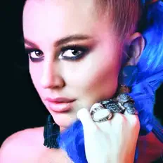 Poslechněte si interpreta Mo_Ve, sledujte hudební videa, přečtěte si životopis, podívejte se na data turné a další informace.