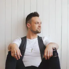 Poslechněte si interpreta Shawn Richard, sledujte hudební videa, přečtěte si životopis, podívejte se na data turné a další informace.